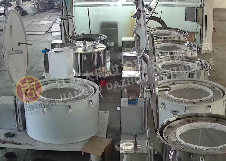 客戶訂購的大翻蓋離心機，從大翻蓋變吊袋離心機，生產過程波折不斷